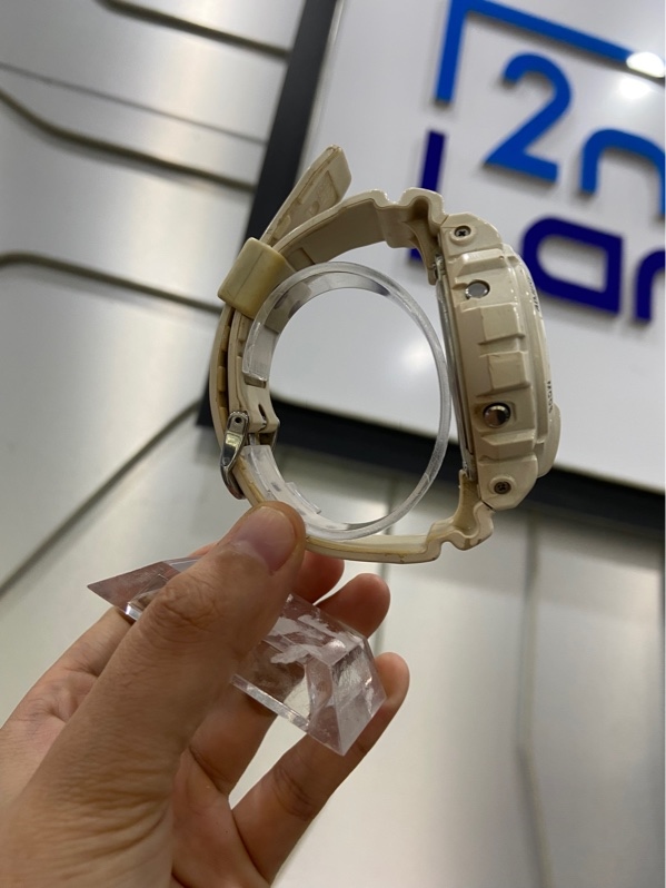 Đồng hồ Casio G-Shock DW-6900NB - Size 50mm - Màu trắng - Ngoại hình: 97% - Ngã màu vàng , mất tem - Body
