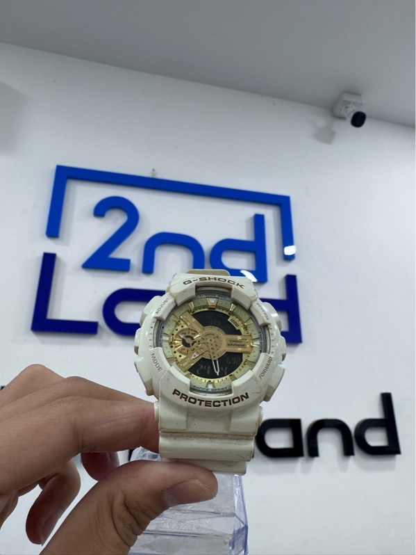 Đồng hồ Casio G-Shock GA-110GBG - Màu trắng - Ngoại hình 96% - Trầy xước, dơ ố vàng - Kèm túi đỏ