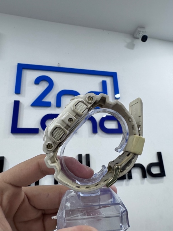 Đồng hồ Casio G-Shock GA-110GBG - Màu trắng - Ngoại hình 96% - Trầy xước, dơ ố vàng - Kèm túi đỏ
