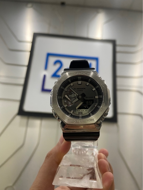Đồng hồ Casio G-Shock GM-2100 - Màu bạc - Ngoại hình: 97% - Trầy màn 1 đường - Body