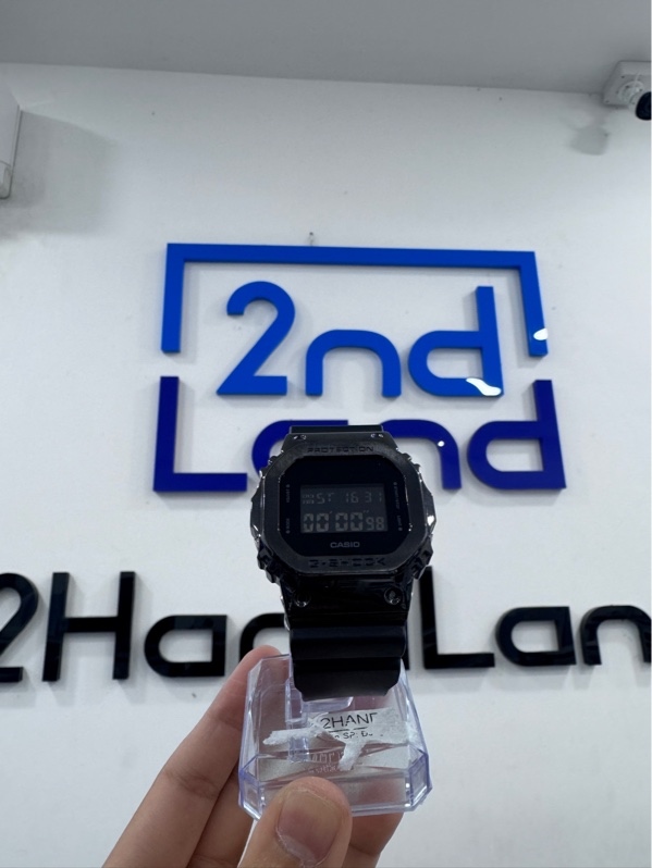 Đồng hồ Casio G-shock GM-5600B-1DR - Màu đen - Ngoại hình 98% - Lưng trầy nhẹ - Kèm box