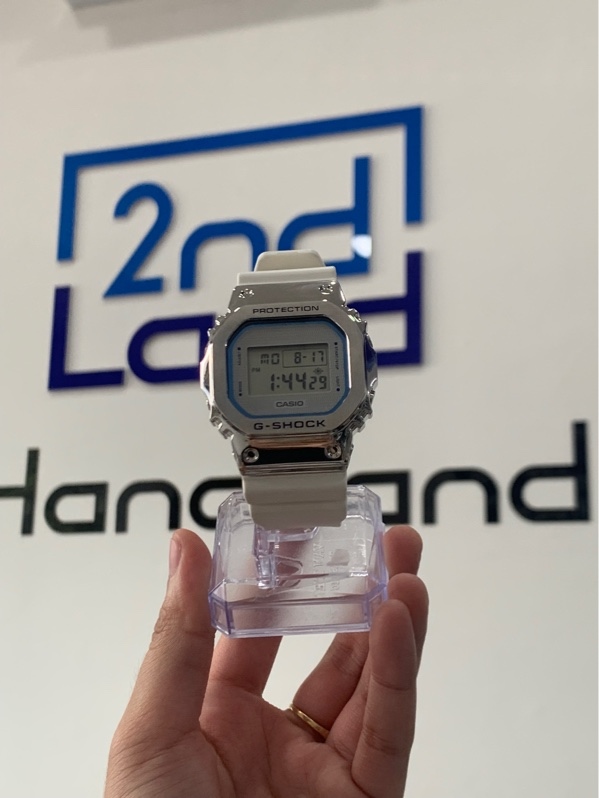 Đồng hồ Casio GM-5600LC-7DR - Màu bạc - Ngoại hình: 98% - Box