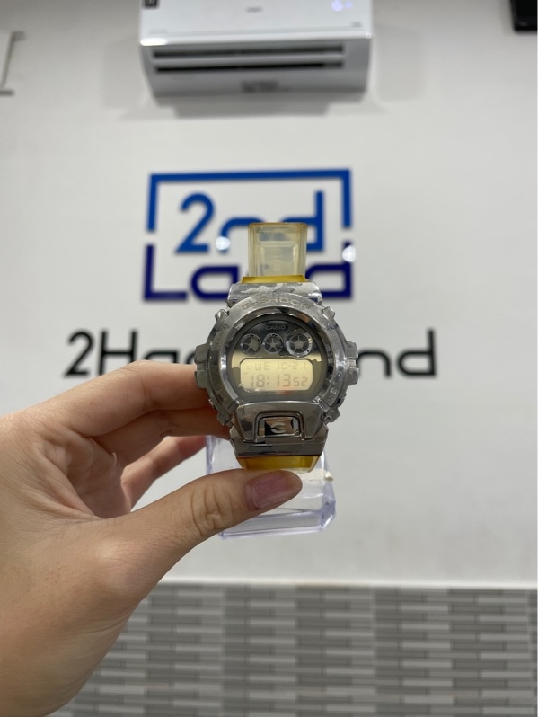 Đồng hồ Casio GShock GM 6900 SCM - Màu trắng - Ngoại hình: 97% - Trầy - Body