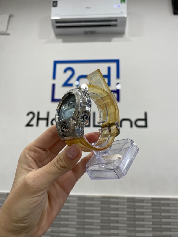 Đồng hồ Casio GShock GM 6900 SCM - Màu trắng - Ngoại hình: 97% - Trầy - Body
