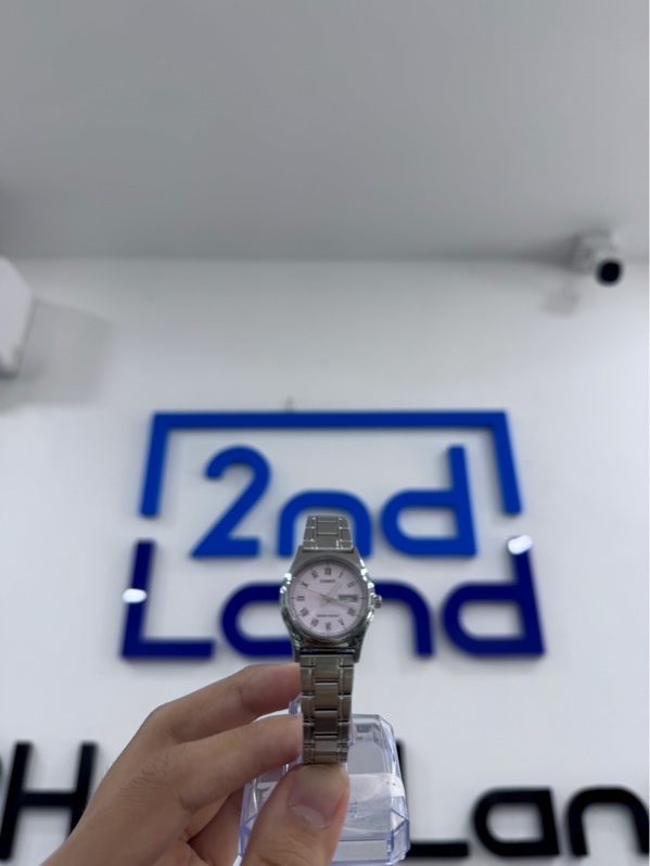 Đồng hồ casio LTP-V006D-4B - Màu bạc - Ngoại hình 97% - Dây trầy, lưng trầy - Kèm box, có mắt dây đi kèm