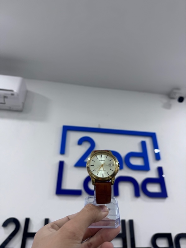 Đồng hồ casio MTP-V004 - Màu vàng - Ngoại hình xấu - Trầy cấn - Kính trầy sâu, cấn móp - Body