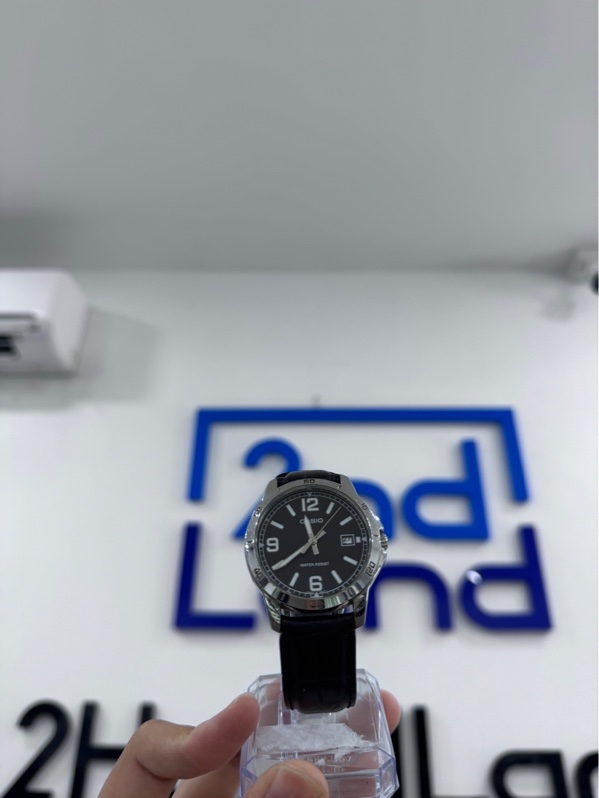 Đồng hồ Casio MTP-V004L-1AUDF - Màu đen - Ngoại hình 97% - Mặt kính xước, viền trầy xước mòn 1 bên, mặt sau xước - Body