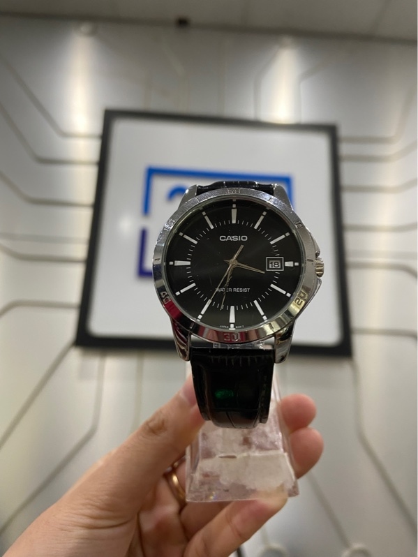 Đồng hồ Casio MTP-VOO4L-1AUDF - 41.5mm - Màu bạc - Ngoại hình: 97% - Kính trầy xước nặng - Body