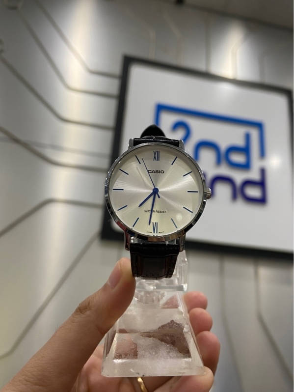 Đồng hồ Casio Nam MTP-VT01L-7B1 - 40mm - Màu bạc - Ngoại hình: 96% - Trầy mặt kính vết khá sâu - Kèm Box