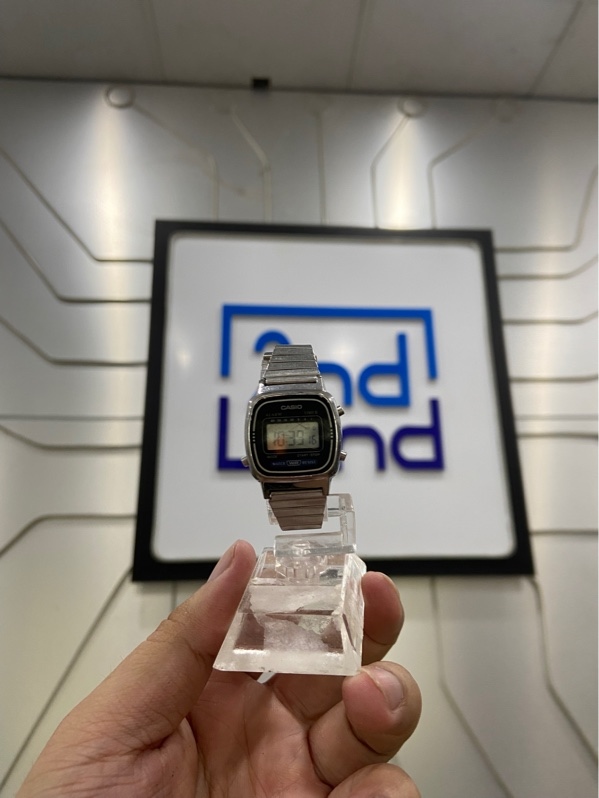 Đồng hồ Casio Vintage Nữ LA670WA-1DF - 24.6mm - Màu bạc - Ngoại hình: 97% - Trầy xước nhiều - Body