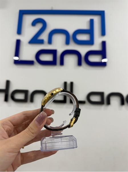 Đồng hồ Christian Van Sant CV4820 - Màu vàng - Ngoại hình 97% - Rớt đá , mất ốc mặt lưng - Body 1