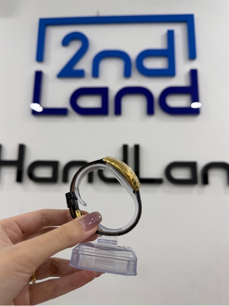 Đồng hồ Christian Van Sant CV4820 - Màu vàng - Ngoại hình 97% - Rớt đá , mất ốc mặt lưng - Body 2