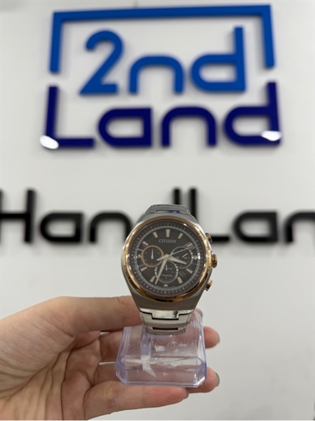 Đồng hồ Citizen Eco Drive (CA4024-53W) - 43mm - Màu bạc - Ngoại hình 97% - Viền trầy , dây trầy - Body