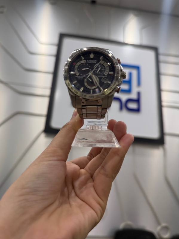 Đồng hồ Citizen eco-drive limited edition 10 Eli Manning - AT400908L - Size 45mm - Màu bạc - Ngoại hình: 98% - Body