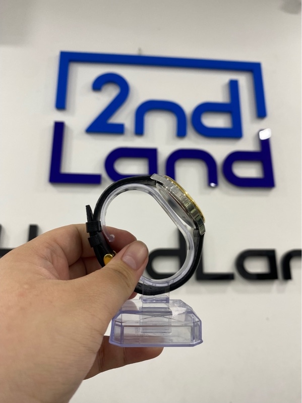 Đồng hồ Citizen Quartz BI1054-12E - Màu đen vàng - Ngoại hình 97% - Kính trầy , viền trầy xước , đã thay dây - Body