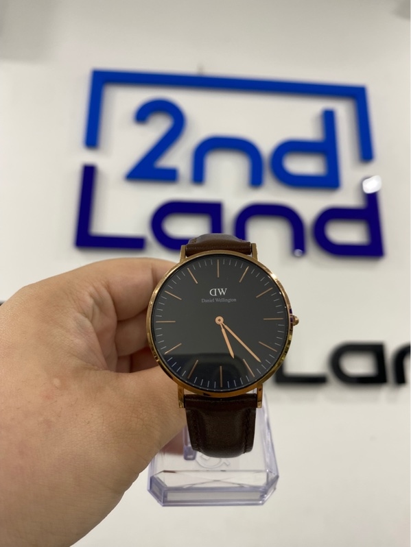 Đồng hồ Daniel Wellington classic B40R9 - Màu vàng đồng - Ngoại hình 96% - Kính trầy nặng , lưng trầy , đã thay dây - Body