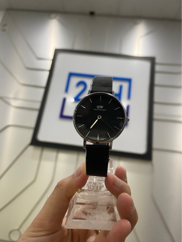 Đồng hồ Daniel Wellington Classic Petite Ashfiled - Màu đen - Ngoại hình: 97% - Kính xước, lưng xước, dây cũ - Body