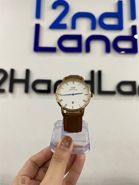 Đồng hồ Daniel Wellington Dapper B38R3 - Size 38mm - Màu vàng - Ngoại hình 97% - Kính xước, viền trầy, cấn - Body