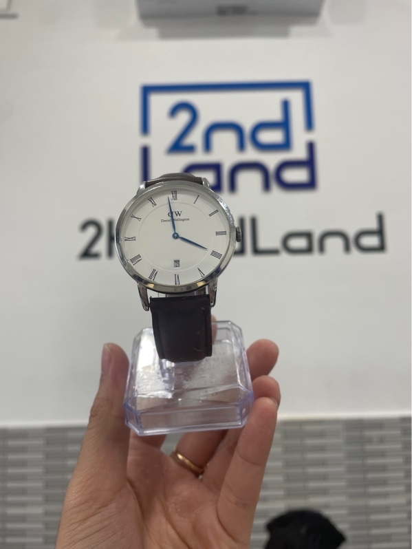 Đồng hồ Daniel Wellington Dapper St - Màu nâu - Ngoại hình: 97% - Tróc da, trầy kính 1 đường - Body