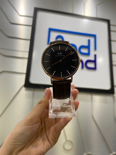 Đồng hồ Daniel Wellington DW00100129/40mm - Màu đen - Ngoại hình: 97% - Kính xước - Body