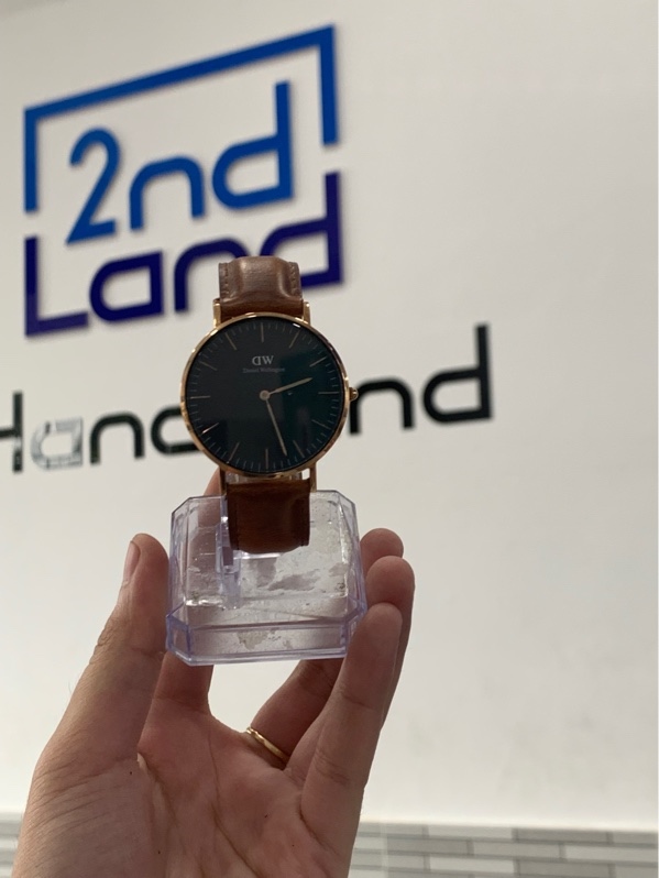 Đồng hồ Daniel wellington DW00100138 - Màu vàng - Ngoại hình: 98% - Body