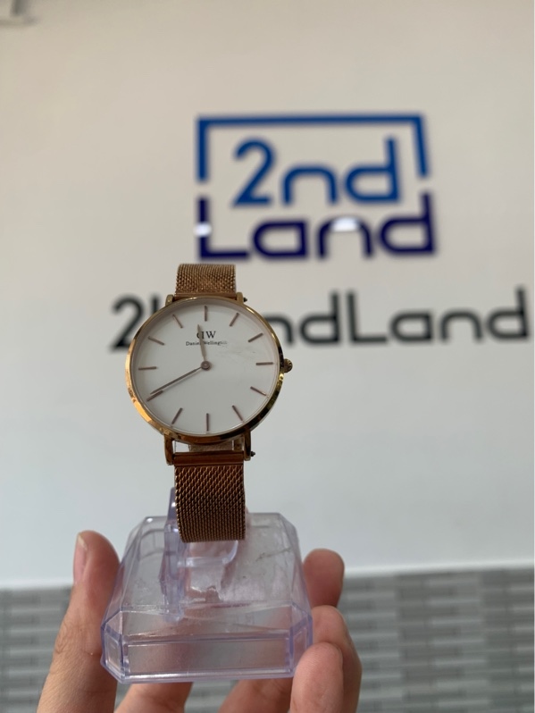 Đồng hồ Daniel Wellington DW00100219 - Màu vàng - Ngoại hình: 98% - Trầy nhẹ - Body