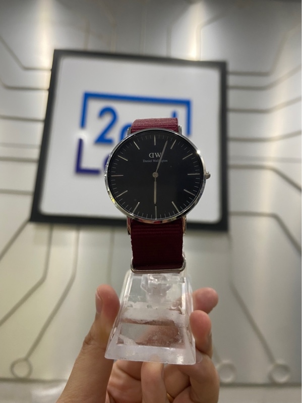 Đồng Hồ Daniel Wellington DW0010027 - 40mm - Màu bạc - Ngoại hình: 97% - Xước dăm thân - Body