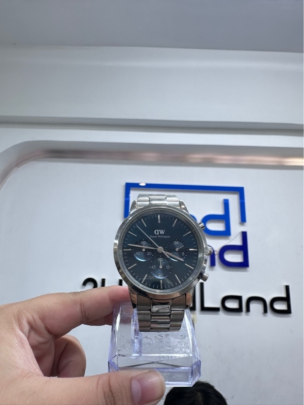 Đồng hồ Daniel Wellington Iconic Chronograph Link Onyx S - model DW00100645 - 42mm - Màu bạc xanh - Ngoại hình 97% - Kính thay - Kèm box