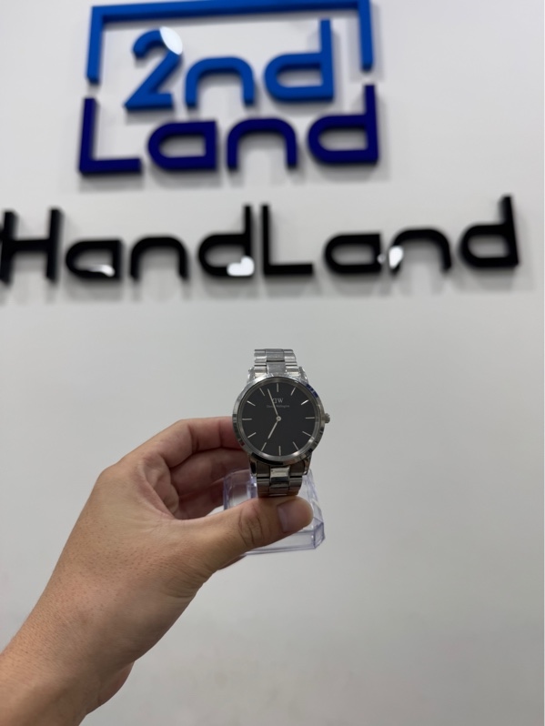 Đồng hồ Daniel Wellington Iconic Link DW00100208 - 28mm - Màu bạc - Ngoại hình 97% - Trầy nhiều - Body