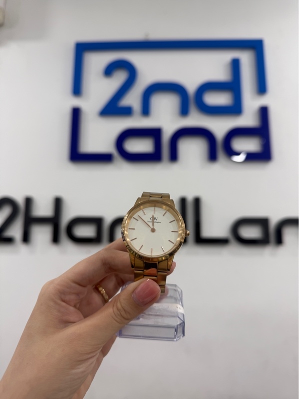 Đồng hồ Daniel Wellington Iconic Link DW00100343 - Màu vàng - Ngoại hình 97% - Lưng trầy , kính trầy - Kèm box