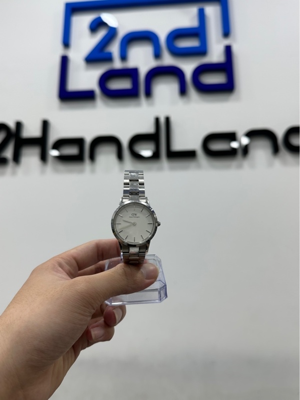 Đồng Hồ Daniel Wellington Iconic Link Silver 32mm DW00100205 - Màu bạc - Ngoại hình 96% - Dây trầy xước nhiều, mặt kính trầy - Body