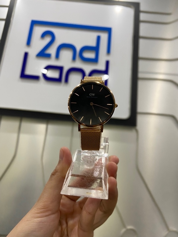 Đồng hồ Daniel Wellington Petite - 28mm - Mặt đen khung vàng gold - Ngoại hình: 97% - Body