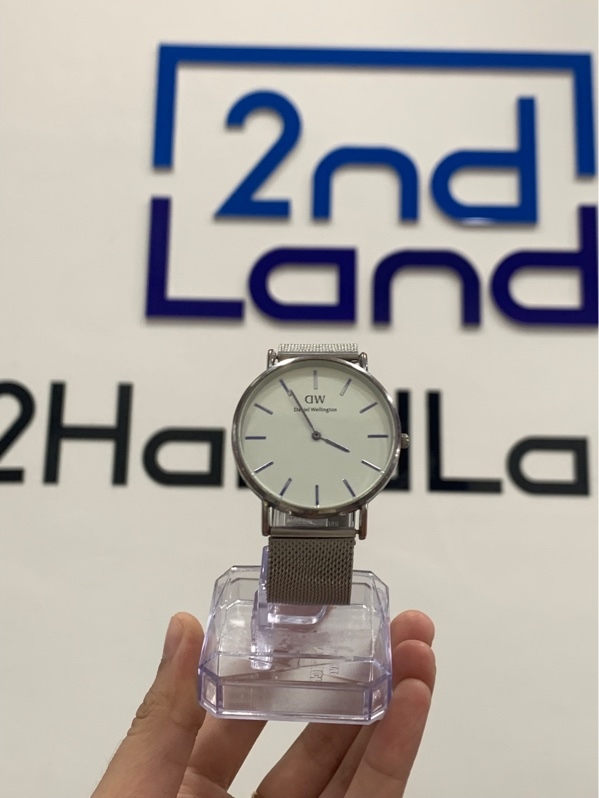 Đồng hồ Daniel Wellington Petite DW00100164 - 32mm - Màu bạc - Ngoại hình: 97% - Body