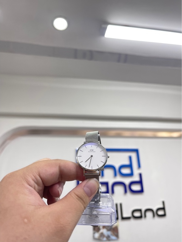 Đồng hồ Daniel Wellington Petite Sterling - 32mm - Màu bạc - Ngoại hình 97% - Body
