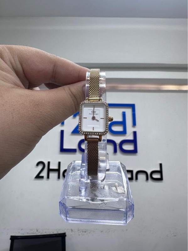 Đồng hồ Daniel Wellington Quadro Mini Bezel - 18.2mm - Màu vàng - Ngoại hình 97.5% - Kèm box - Còn bh hãng đến 02/06/2031