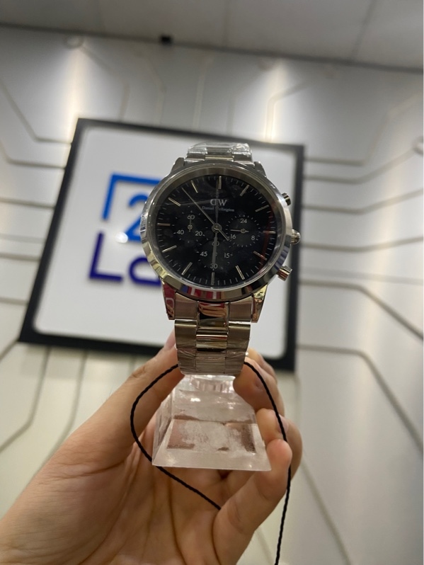 Đồng hồ Daniel Wellingtoon Iconic Chronograph Link Onyx - 42mm - Mặt xanh - Màu bạc - Ngoại hình: 99% - FullBox