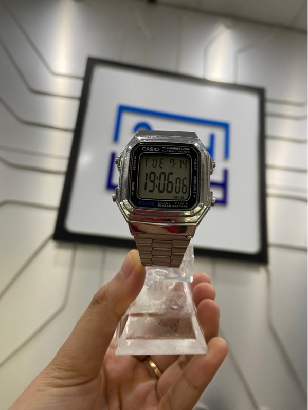 Đồng hồ Điện tử Casio A178WA - Màu bạc - Ngoại hình: 96% - Xước nặng, cũ - Body