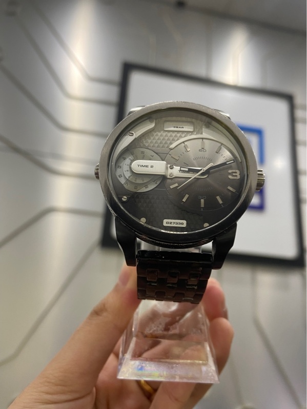 Đồng hồ Diesel Mini Daddy DZ7330 - 46mm - Màu bạc - Ngoại hình: 97% - Xước viền nhiều, mặt xước nhiều, dây xước - Body