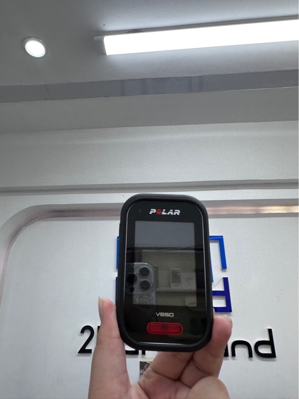 Đồng hồ định vị GPS Polar V650 xe đạp - Màu trắng đen - Ngoại hình 97% - Kèm dây sạc, 2 đệm cao su, 2 đế
