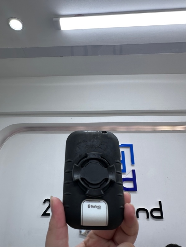 Đồng hồ định vị GPS Polar V650 xe đạp - Màu trắng đen - Ngoại hình 97% - Kèm dây sạc, 2 đệm cao su, 2 đế