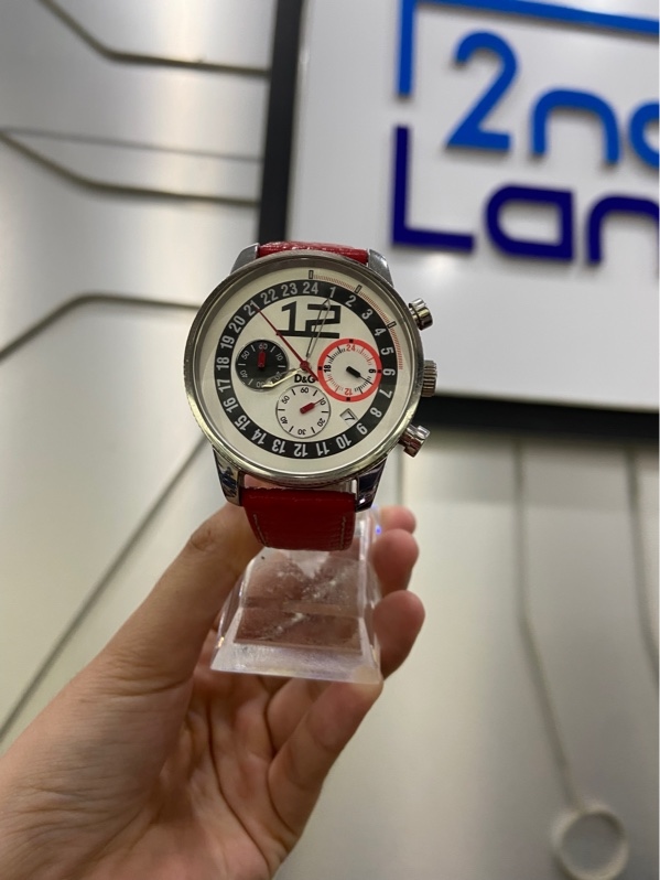 Đồng hồ Dolce & Gabbana 3719740276 - 42mm - Mặt bạc dây đỏ - Ngoại hình: 98% - Body