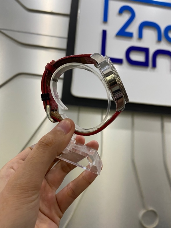 Đồng hồ Dolce & Gabbana 3719740276 - 42mm - Mặt bạc dây đỏ - Ngoại hình: 98% - Body