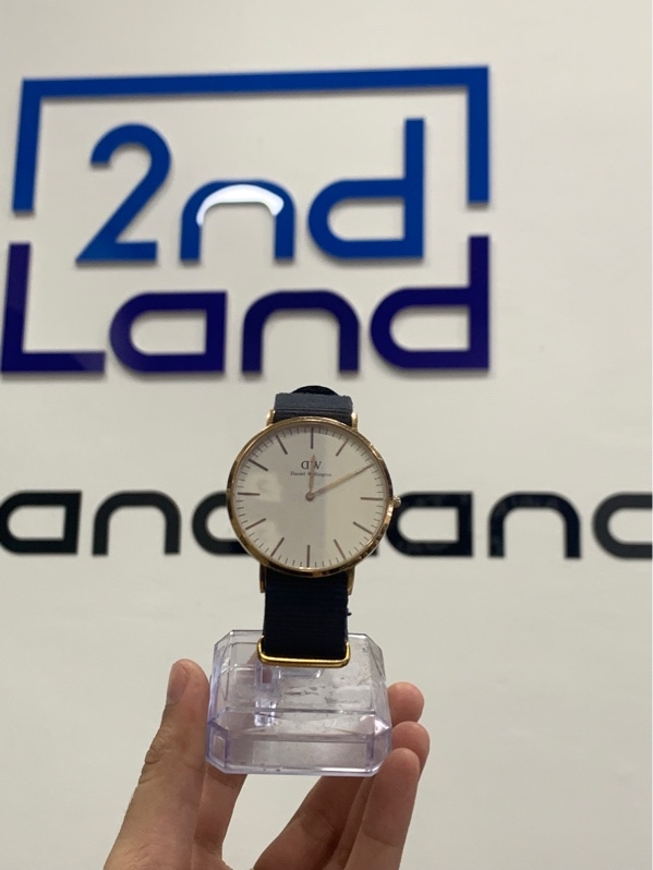 Đồng hồ DW B40RS - 42mm - Màu trắng - Ngoại hình: 95% - Bụi trong + oxy hóa - Body