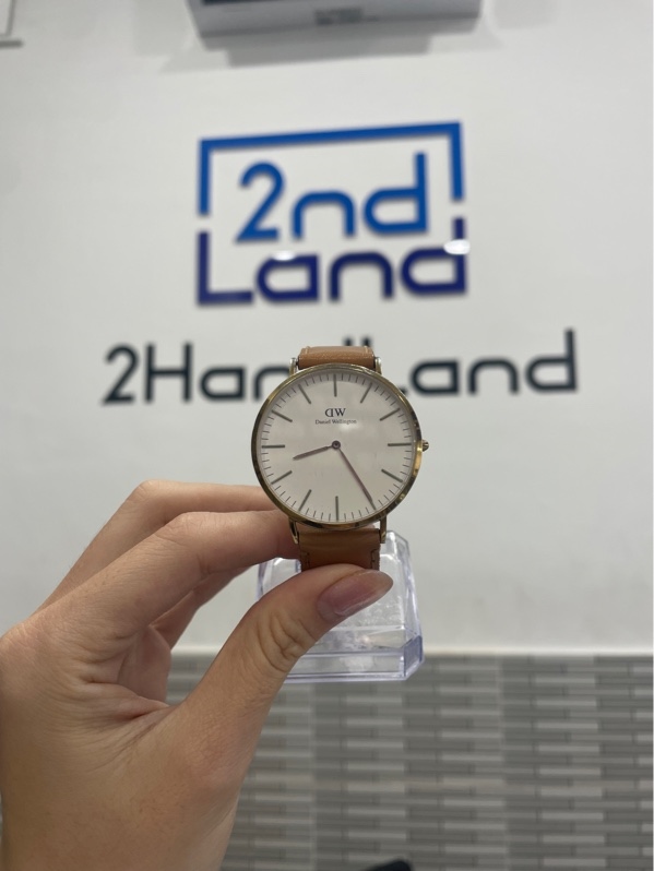 Đồng hồ DW classic B40R5 - 40mm - Màu vàng - Ngoại hình: 97% - Body + mặt trầy, oxy hóa - Body