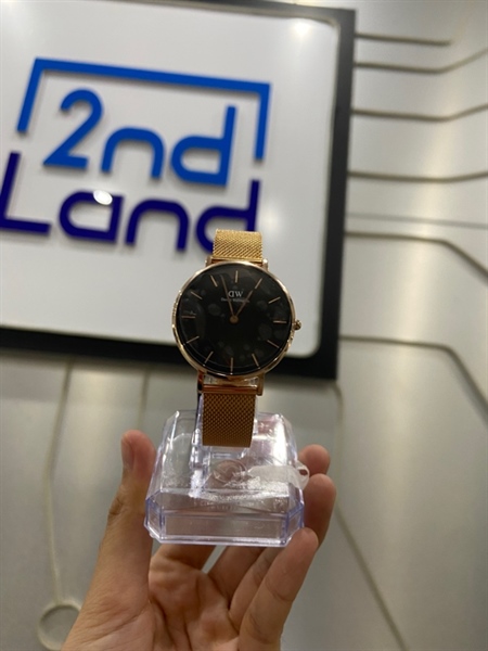Đồng Hồ DW Daniel Wellington Classic Melrose/32mm - DW00100161 - Mặt đen - Màu vàng gold - Ngoại hình: 98% - Máy Miyota GL22- FullBox