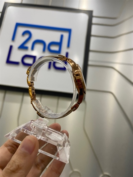 Đồng hồ Emporic Armani 7354 - 26mm - Màu vàng gold - Ngoại hình: 97% - Kính trầy - Body 1