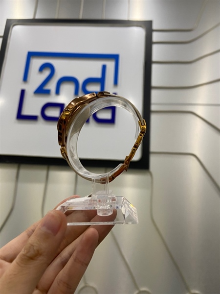 Đồng hồ Emporic Armani 7354 - 26mm - Màu vàng gold - Ngoại hình: 97% - Kính trầy - Body 2