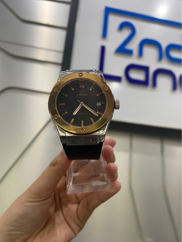 Đồng hồ ETERNO E25-0080 - Mặt đen khung vàng - Ngoại hình: 98% - Body