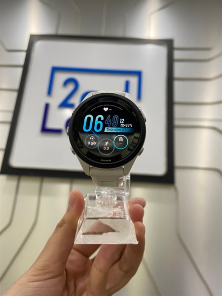 Đồng hồ Forerunner 265s - Màu trắng - Ngoại hình: 98% - Mặt xước dăm nhẹ - Kèm sạc