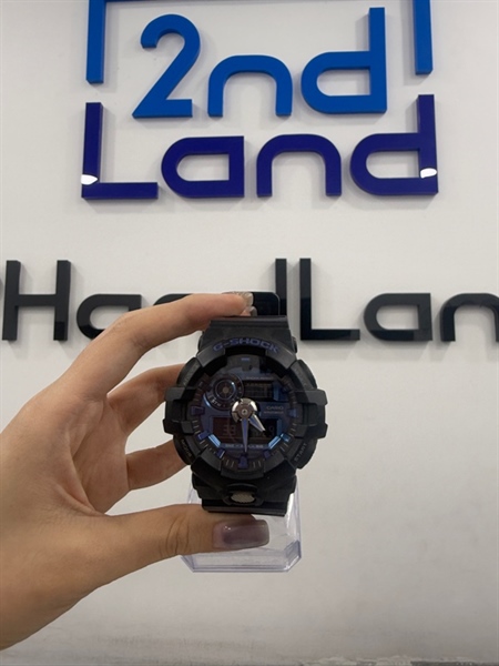 Đồng hồ G-Shock GA-710 - Màu đen xanh - Ngoại hình 97% - Mặt dưới dơ , dây dơ , kính xước dính 4 chấm keo - Body